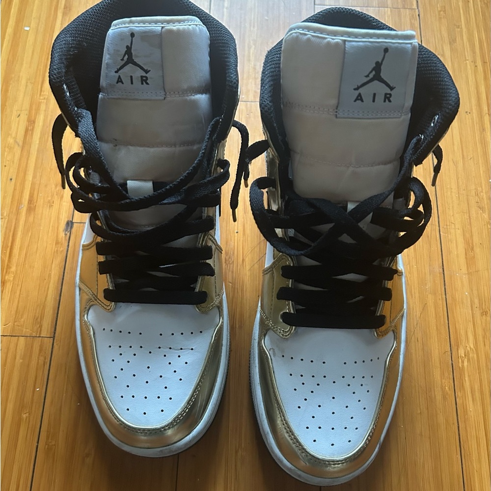 Jordan 1 men’s retro sneakers size 10